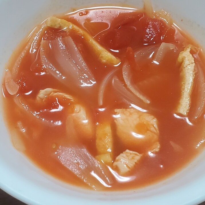 鶏ガラ仕立てのトマトチキンスープ